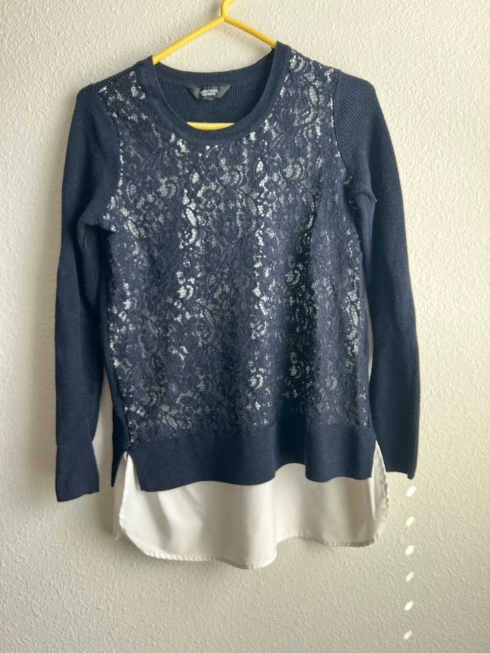 Simply Vera Wang Navy Blue Lace Front Layered Sweater White Underlay Size S/M